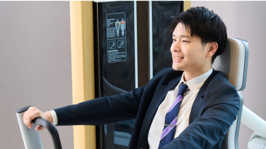 24時間365日いつでも利用可能で、全国どこの店舗でも追加料金なしで通えます。ウェアやシューズの持参も不要なので、仕事帰りや空き時間にも気軽に利用できる便利さが魅力です。